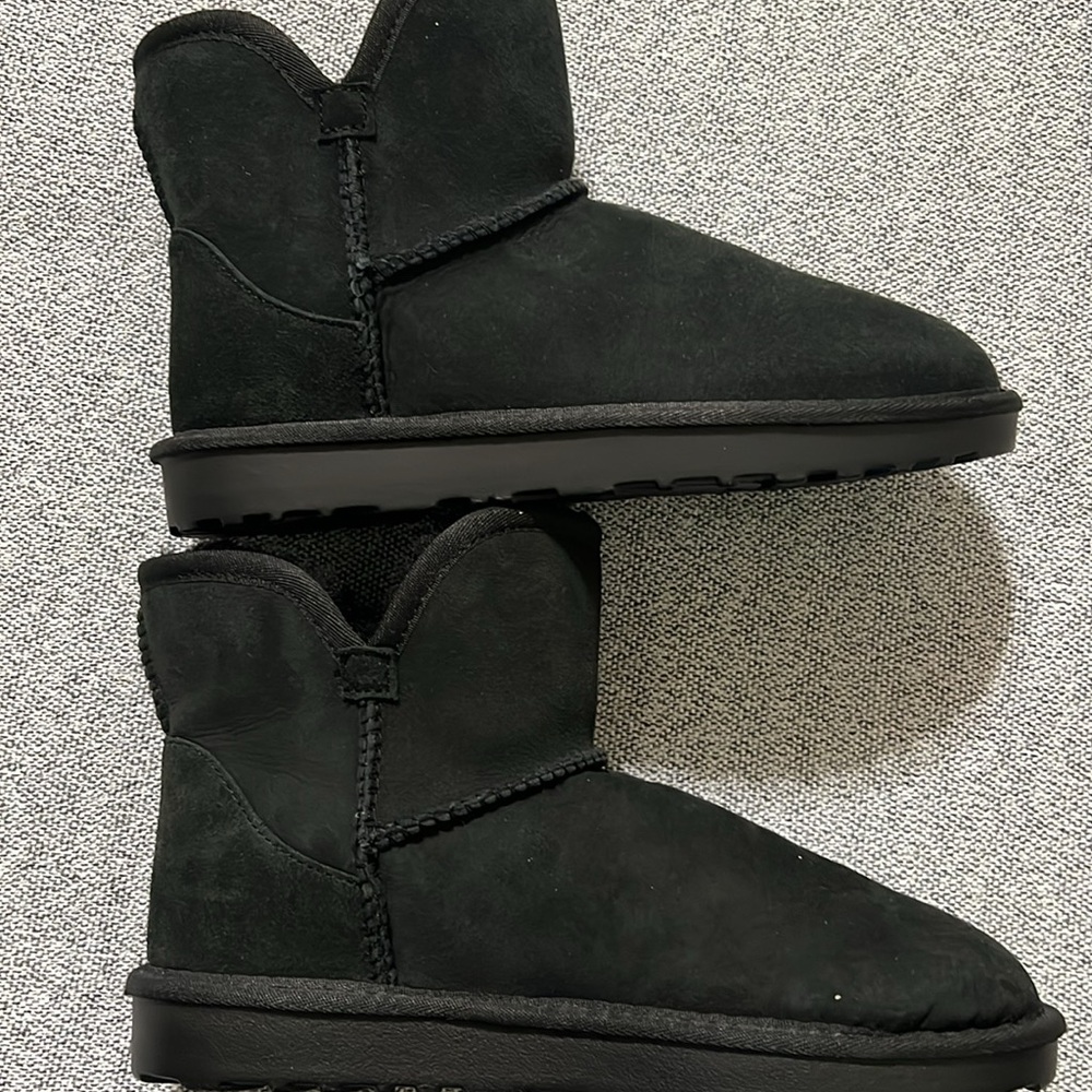 NWOT Kirkland Signature Ladies' Shearling Boot - Picture 11 of 14
